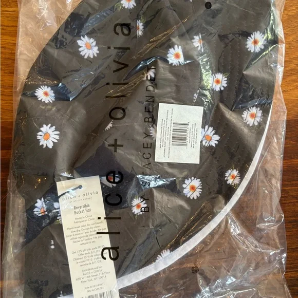 Alice + Olivia Black and White Daisy Bucket Hat - Picture 3 of 4